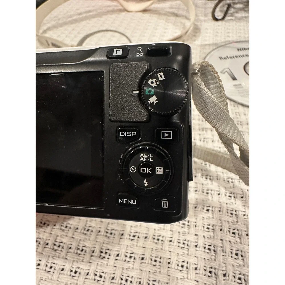Nikon 1 J1 Mirrorless Camera White 10-30mm Lens Bundle Digicam Y2K Turns On Work